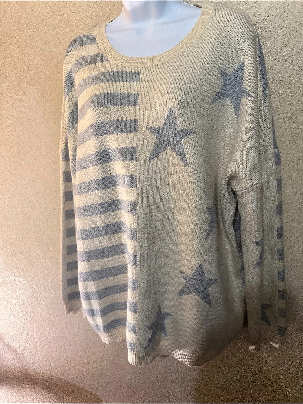 Easel Star Stripe Crewneck Sweater in Cream & Blue Size Large so soft!